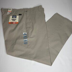 New Men's Dockers Workday Khaki Classic Fit Flexible Waistband Smart Flex 42X32